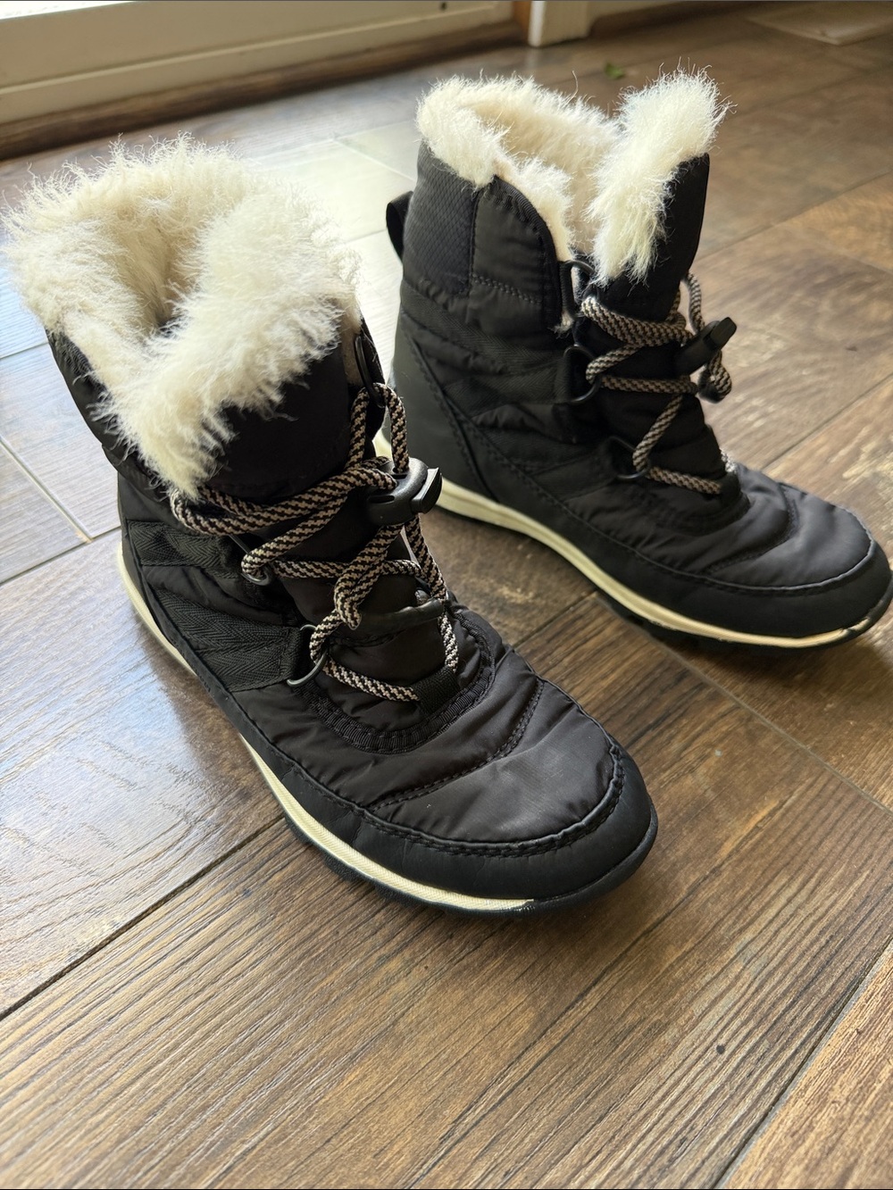Sorel Black Winter Ankle Boots with Cream Faux-Fur Collar